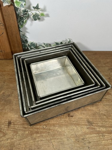 Vintage set tier - of, square