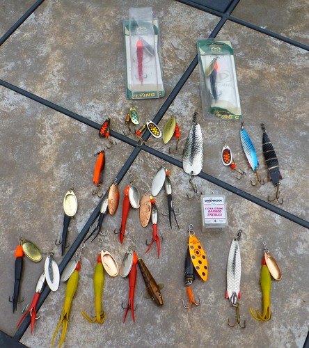 Mixed fishing lures - lures, flying