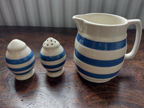 Vintage blue white - &,