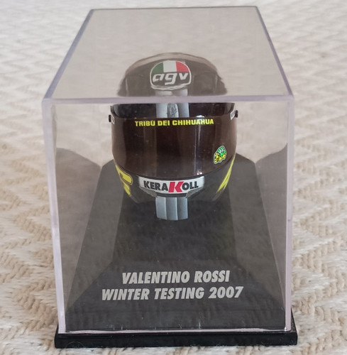 Valentino rossi agv - rossi, 1:8