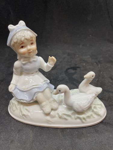 Fine porcelain figurine - fine,