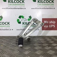 YAMAHA XJR 1300 RIGHT HAND REAR FOOT REST HANGER AND PEG GENUINE 2001 