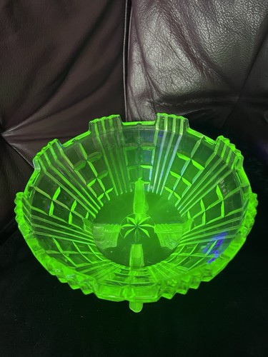 Uranium green glass art deco - green,