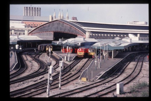 Photo trains leaving - ,