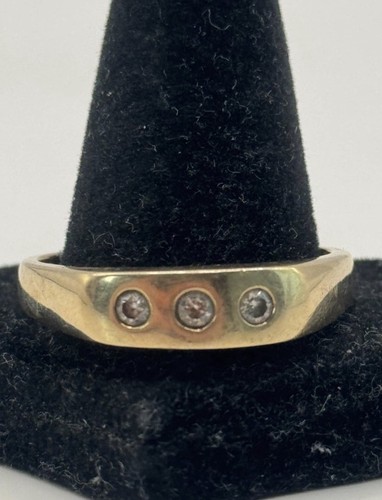 9ct yellow gold stone - yellow,