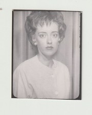 VINTAGE PHOTO BOOTH - PRETTY YOUNG WOMAN, BIG EYES, TEASED HAIRSTYLE