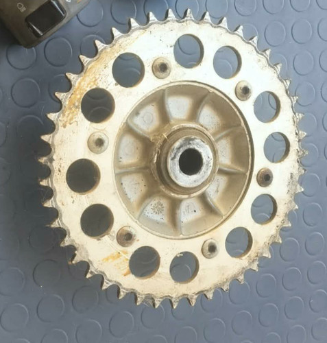 Rear wheel sprocket carrier