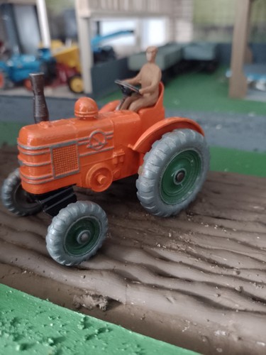 Dinky 301 field - dinky, marshall