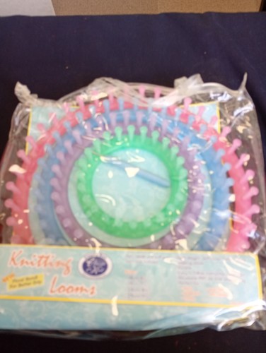 Six piece round knitting loom - six,