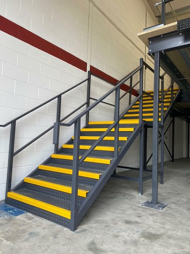 New mezzanine floor - mezzanine,