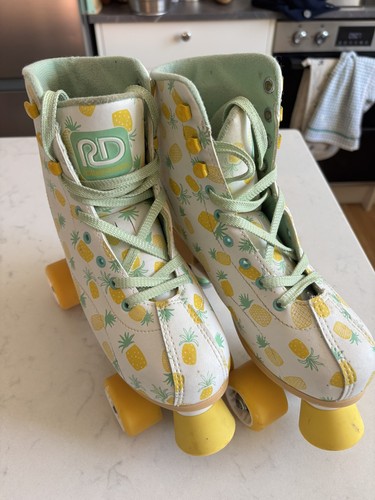 Rollerskates roller derby - roller,