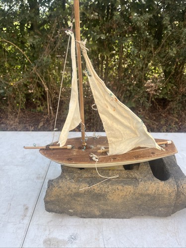 Vintage 1960s star - star, pond