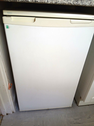Lec white under - counter, fridge