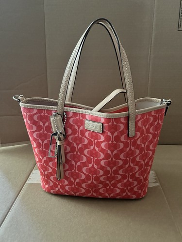 Coach pink signature logo - pink,