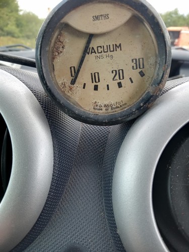Smiths vacuum gauge - smiths, white