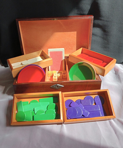 Vintage wooden gaming box - wooden,