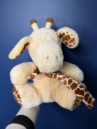 Giraffe 5633 456 sitting - m&s,