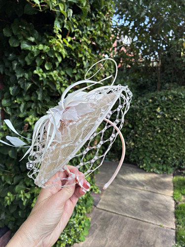 Ivory mesh feather flower - mesh,