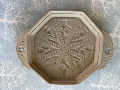 Pampered chef stoneware - pampered,