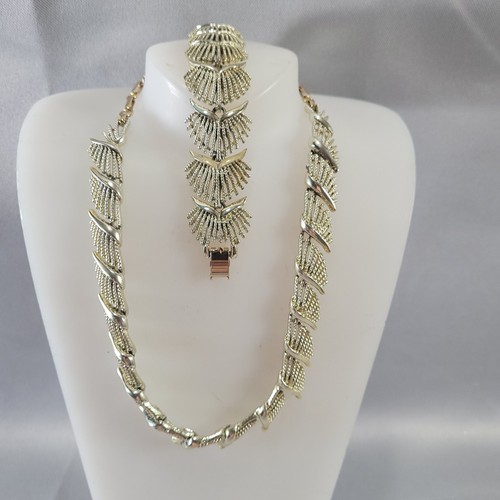 Vintage coro pegasus necklace - vintage,
