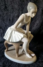 Lladro NAO Figurine Elegant