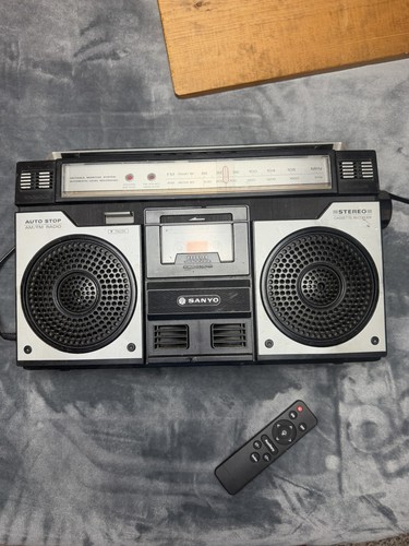 Vintage sanyo stereo radio - vintage,