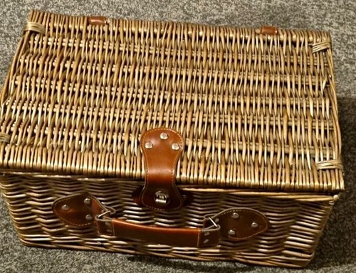 Luxury wicker picnic - luxury, hamper
