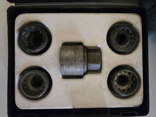 Locking wheel nut - wheel, set