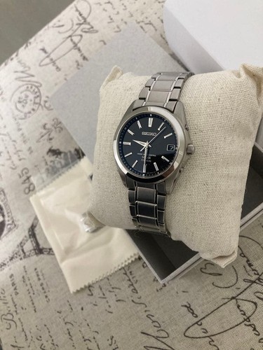 Seiko men titanium radio - titanium,
