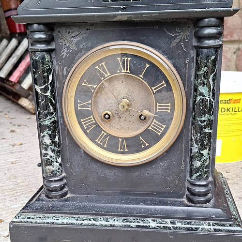 Black green mantel - black,