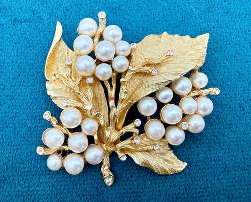 Signed lisner faux - faux, pearl