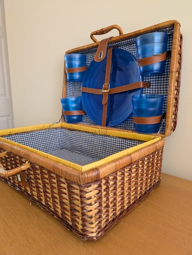 Wicker picnic hamper with - picnic,