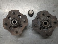 Toyota Starlet KP60 / KP61 Front Wheel Hubs Assembly / Set (LH & RH)