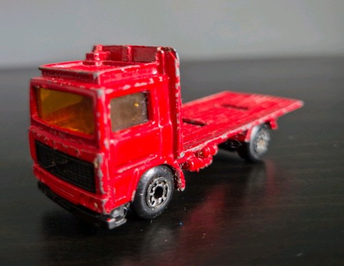 Matchbox volvo truck red - matchbox,