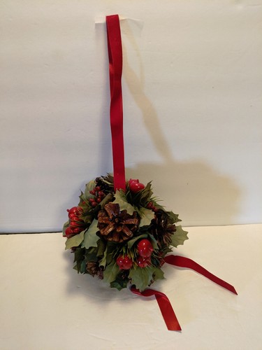 Vtg christmas kissing ball - christmas,