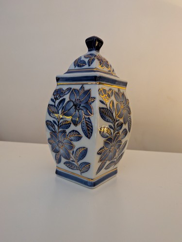 Floral ginger jar - ginger, white