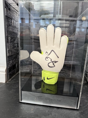 Peter schmeichel signed glove - peter,