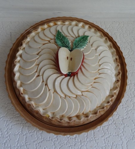 Vintage apple pie - dish, lid