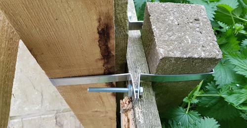 Fix wood post a concrete - a, to