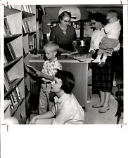 LG350 Original Photo BOOK MOBILE TRAVELLING LIBRARY BUS KIDS SELECTING BOOKS