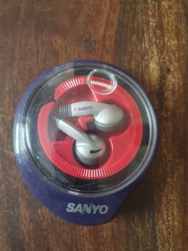 Vintage sanyo wired earphones - sanyo,