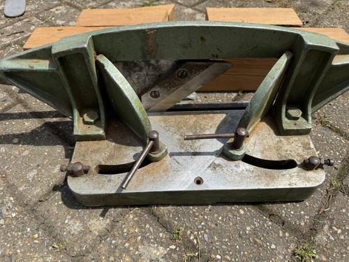 Vintage mitre guillotine - vintage,