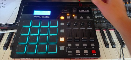 Akai mpd226 pad usb - usb, midi