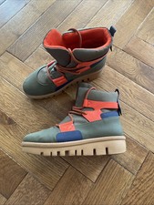  Women Fitflop Waking Boots Size 6.5