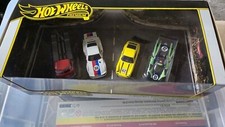 Hot Wheels Premium Diorama - 3 X Porsche Cars & Volkswagen Transporter T1 Pickup