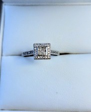 Ernest Jones Halo 0.15ct