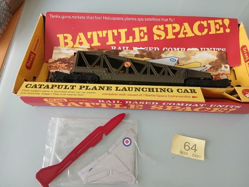 Triang scarce battle space - triang,