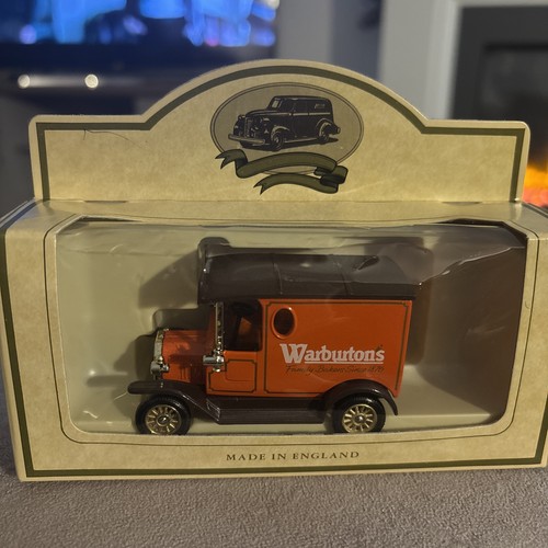 Warburtons bread van lledo - warburtons,