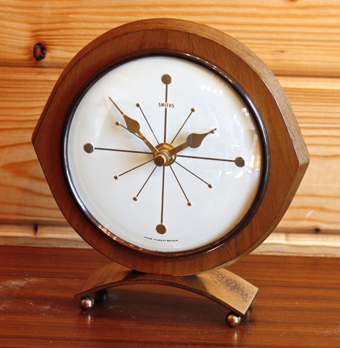 Vintage 18cm smiths mantel - vintage,