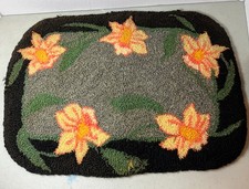 Daffodils Antique Oval Hooked